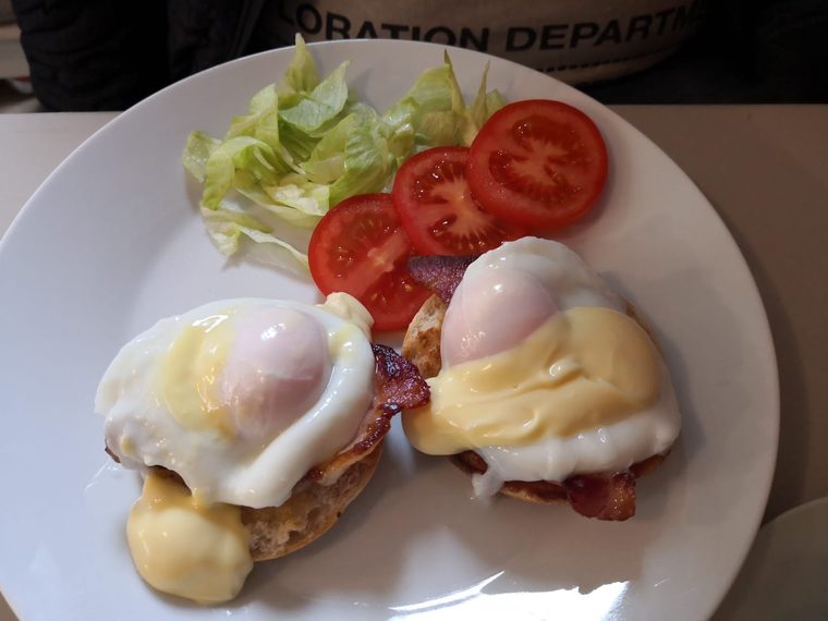 Eggs Benedict with bacon and hollandaise